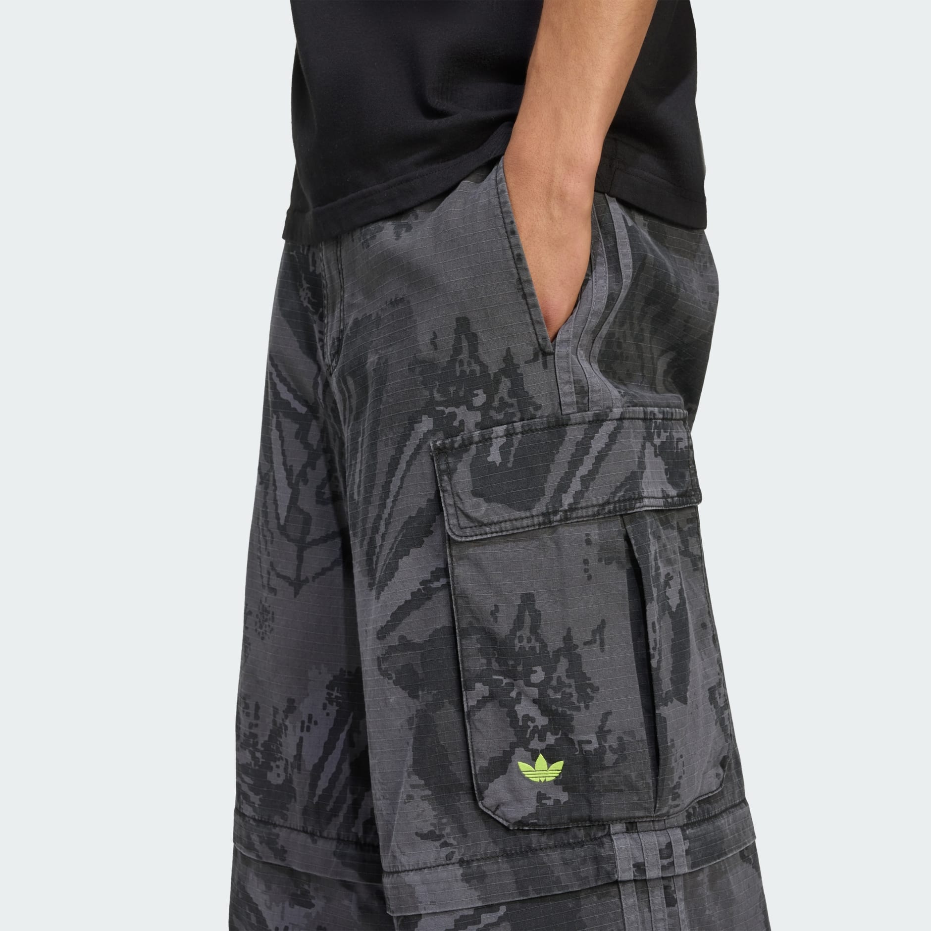 Pantaloni cargo cu fermoar pentru detașare