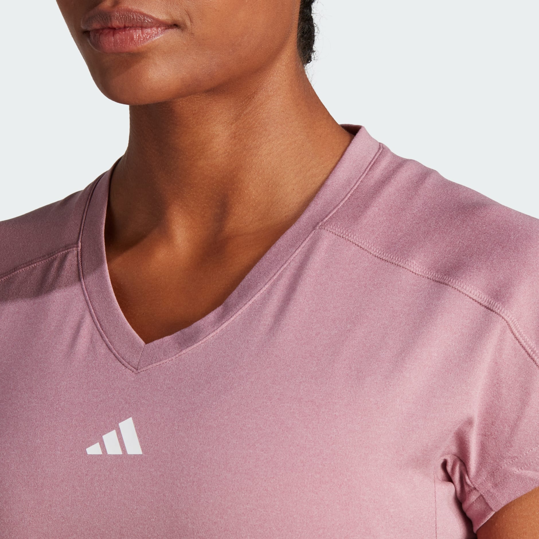 - | Train Branding Tee Women\'s Pink V-Neck Oman Minimal - adidas AEROREADY Essentials Clothing