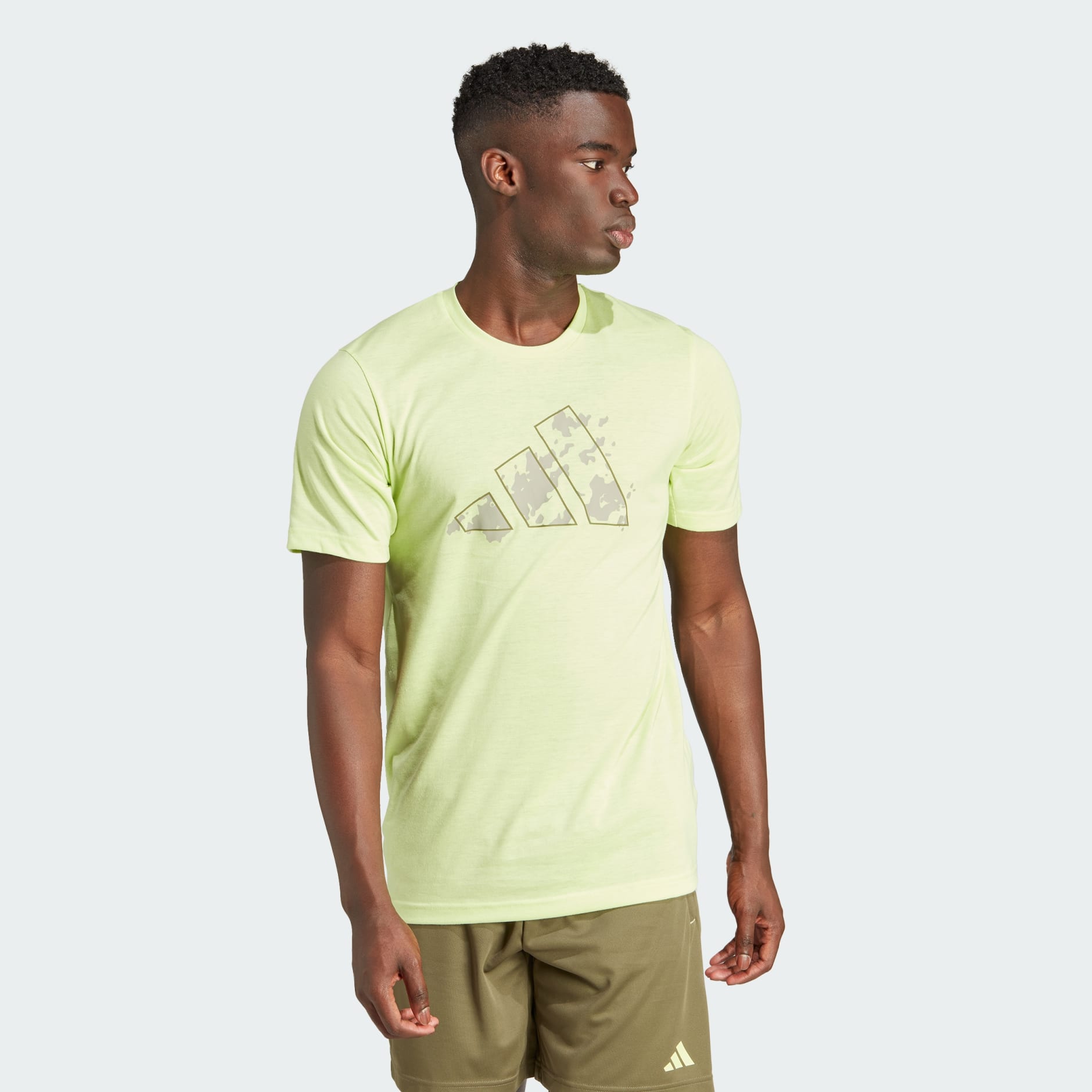 Men\'s Clothing - Train Essentials Seasonal Training Graphic Tee - Green |  adidas Saudi Arabia | Sport-T-Shirts