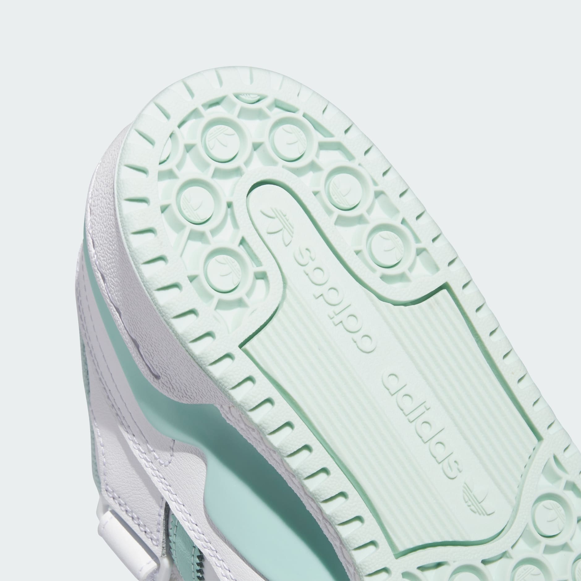 Pantofi sport cu car&acirc;mb jos Forum