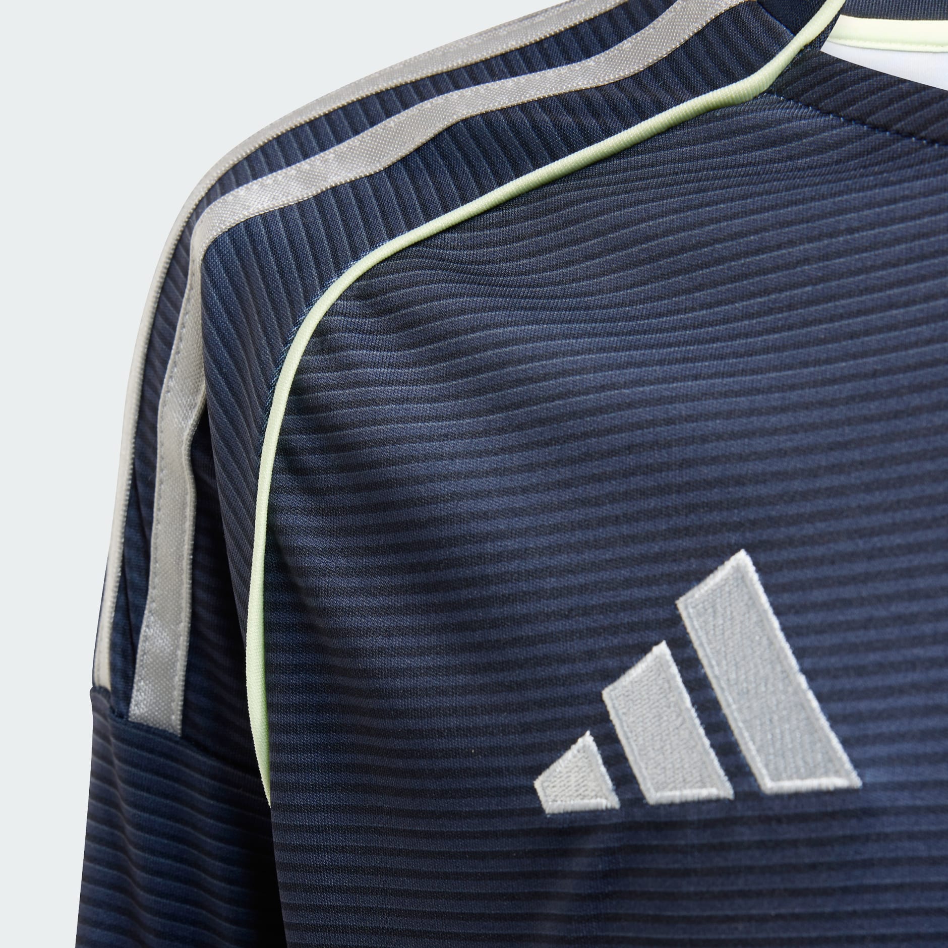 Tricou cu m&acirc;necă lungă Real Madrid 25/26 pentru meciuri &icirc;n deplasare