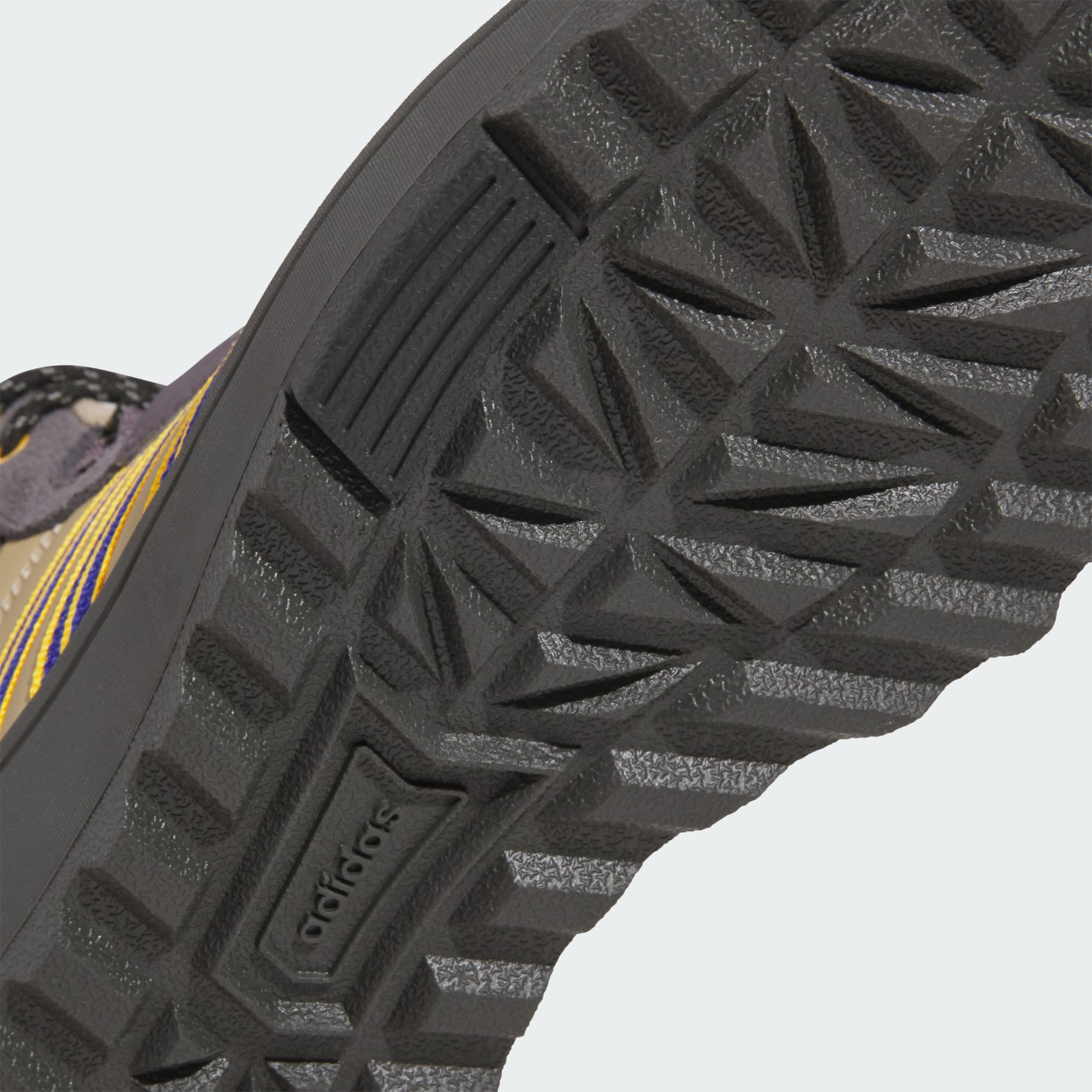 حذاء Hoops 4.0 ذو قصة متوسطة