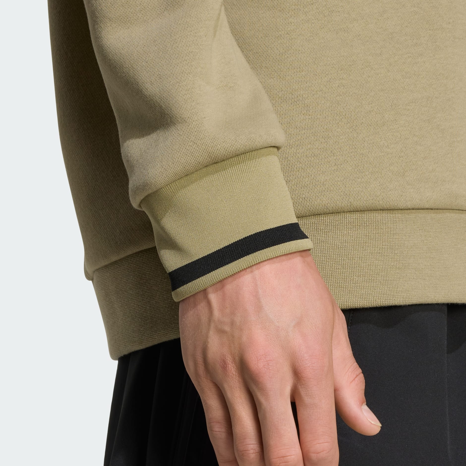 Hanorac cu guler rotund și siglă