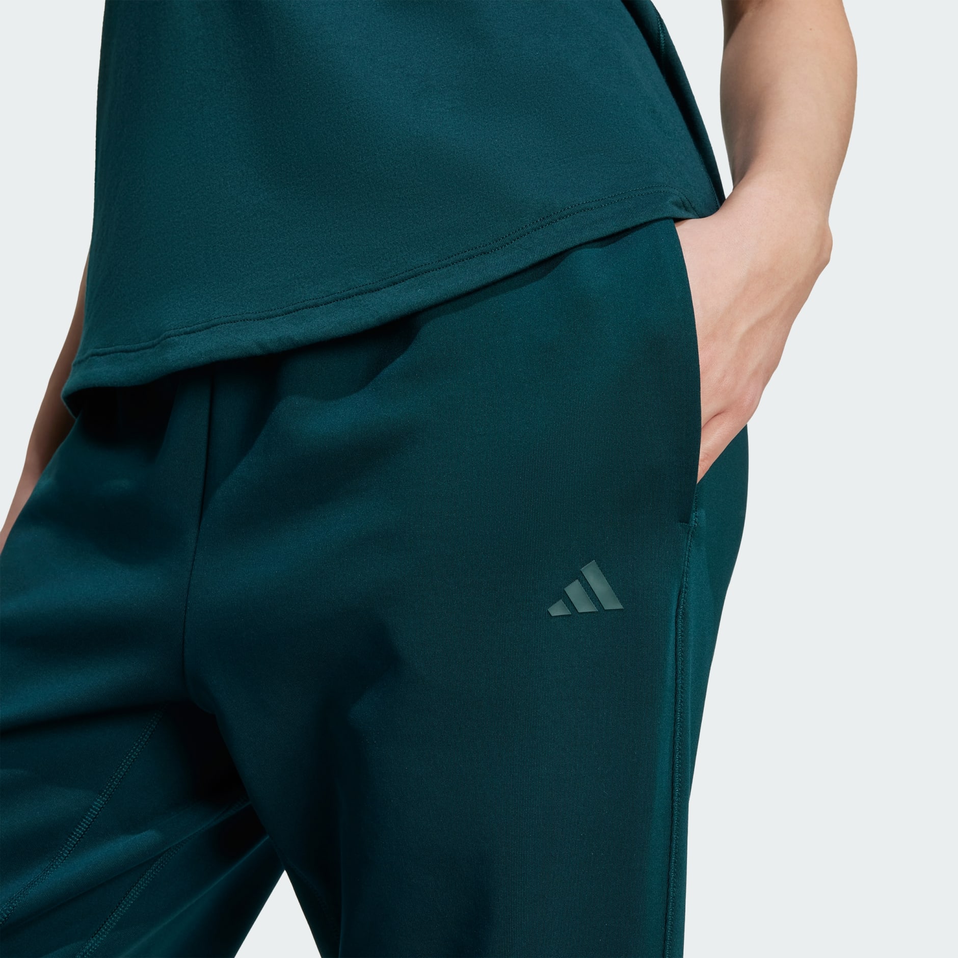 بنطال يوغا أساسي مع أطراف أكمام