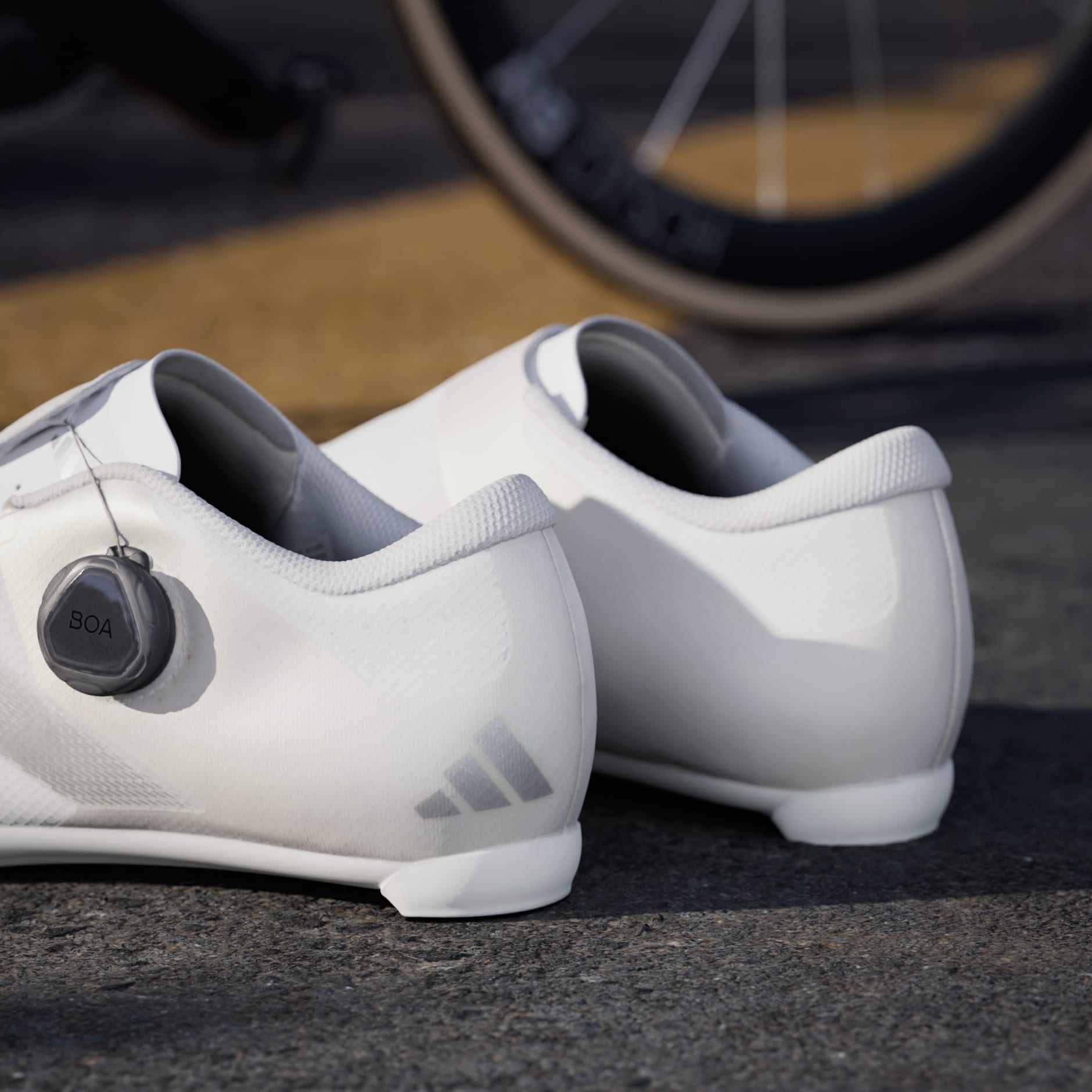 TEMPO 3-STRIPES BOA SHOES