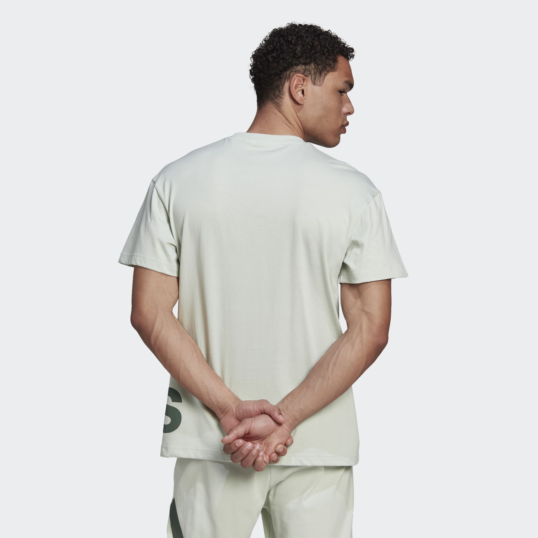 Camiseta Essentials Giant Logo