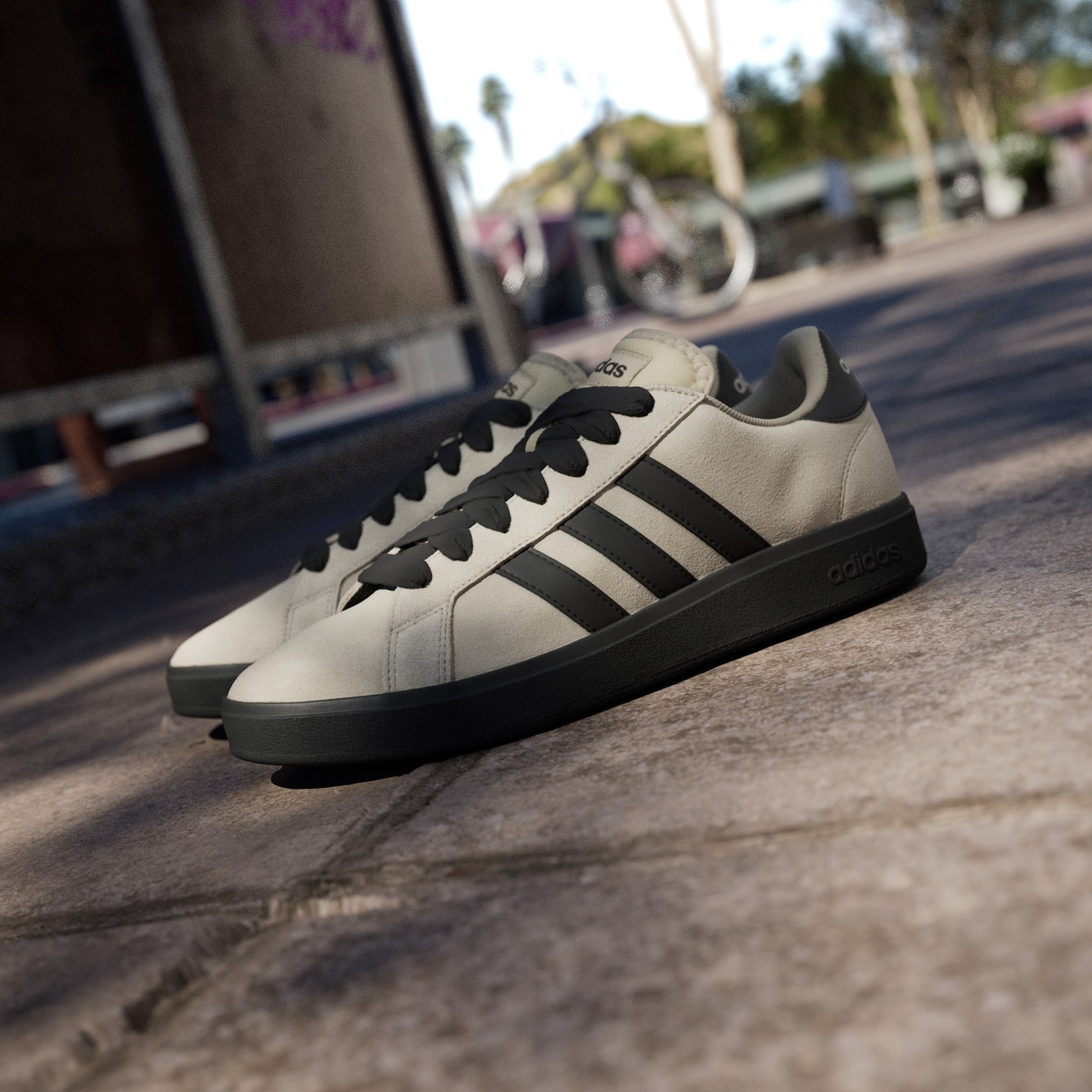 Pantofi Grand Court Base anii 2000