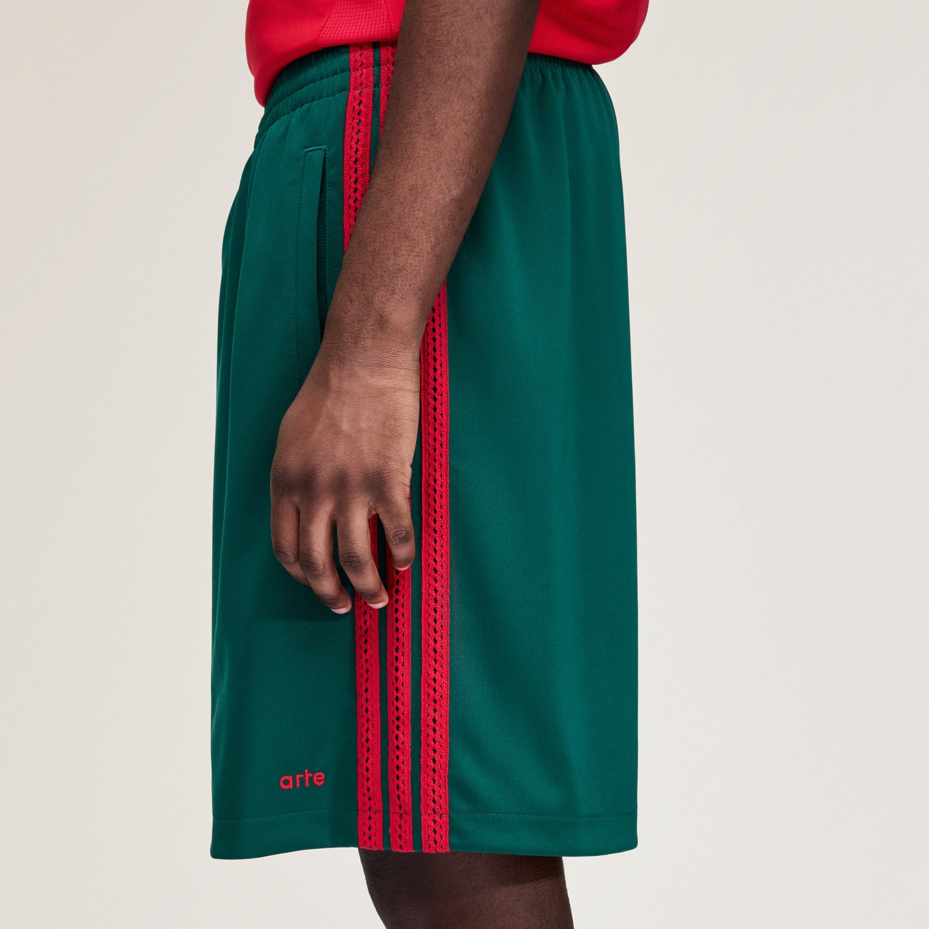 Pantaloni scurți adidas x Arte Antwerp