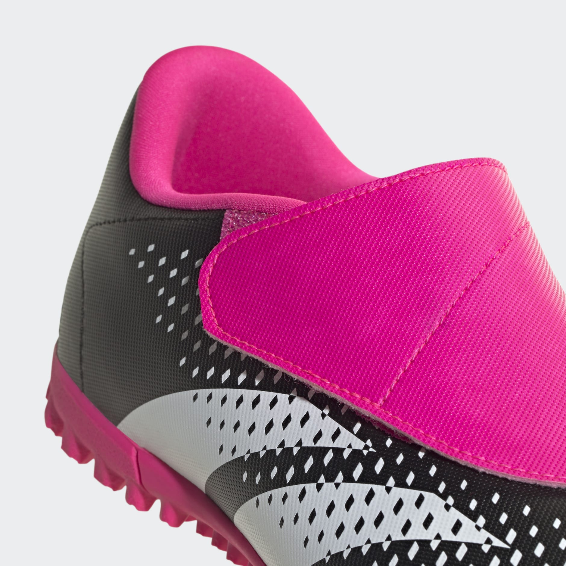 Predator Accuracy.4 Hook-and-Loop Turf Boots