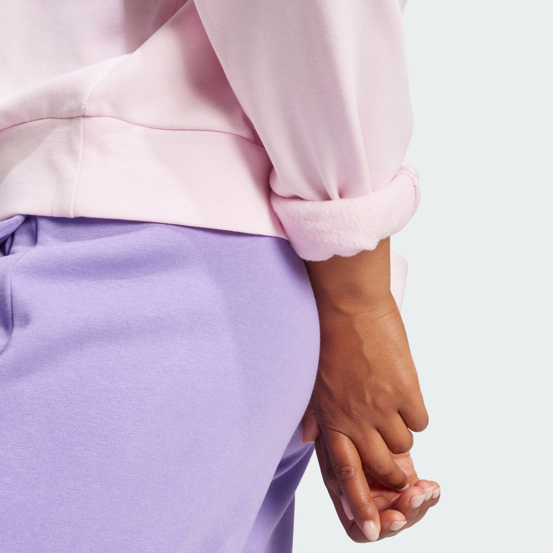 Essentials Small Logo Feelcozy Sweatshirt