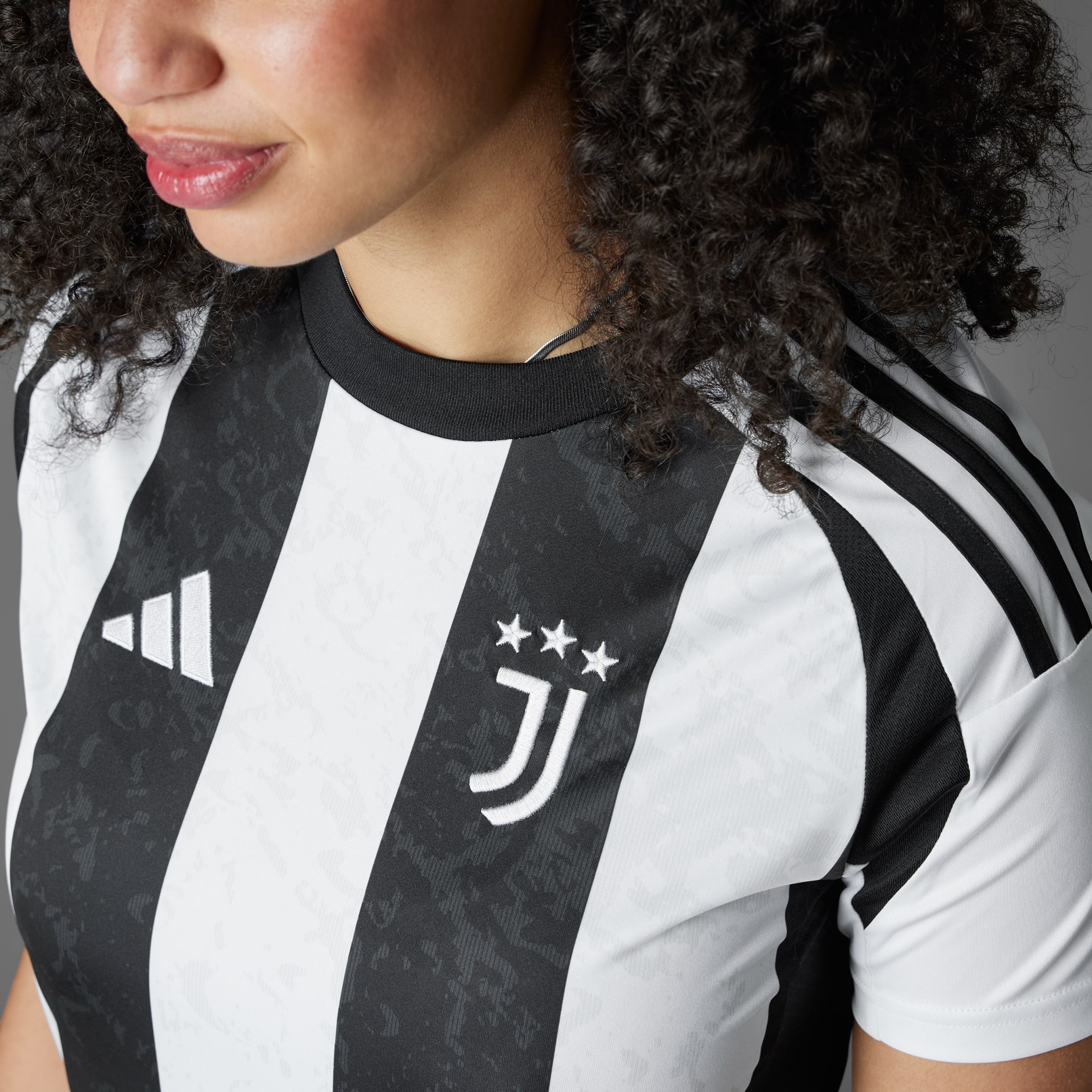 Juventus 24/25 Home Jersey