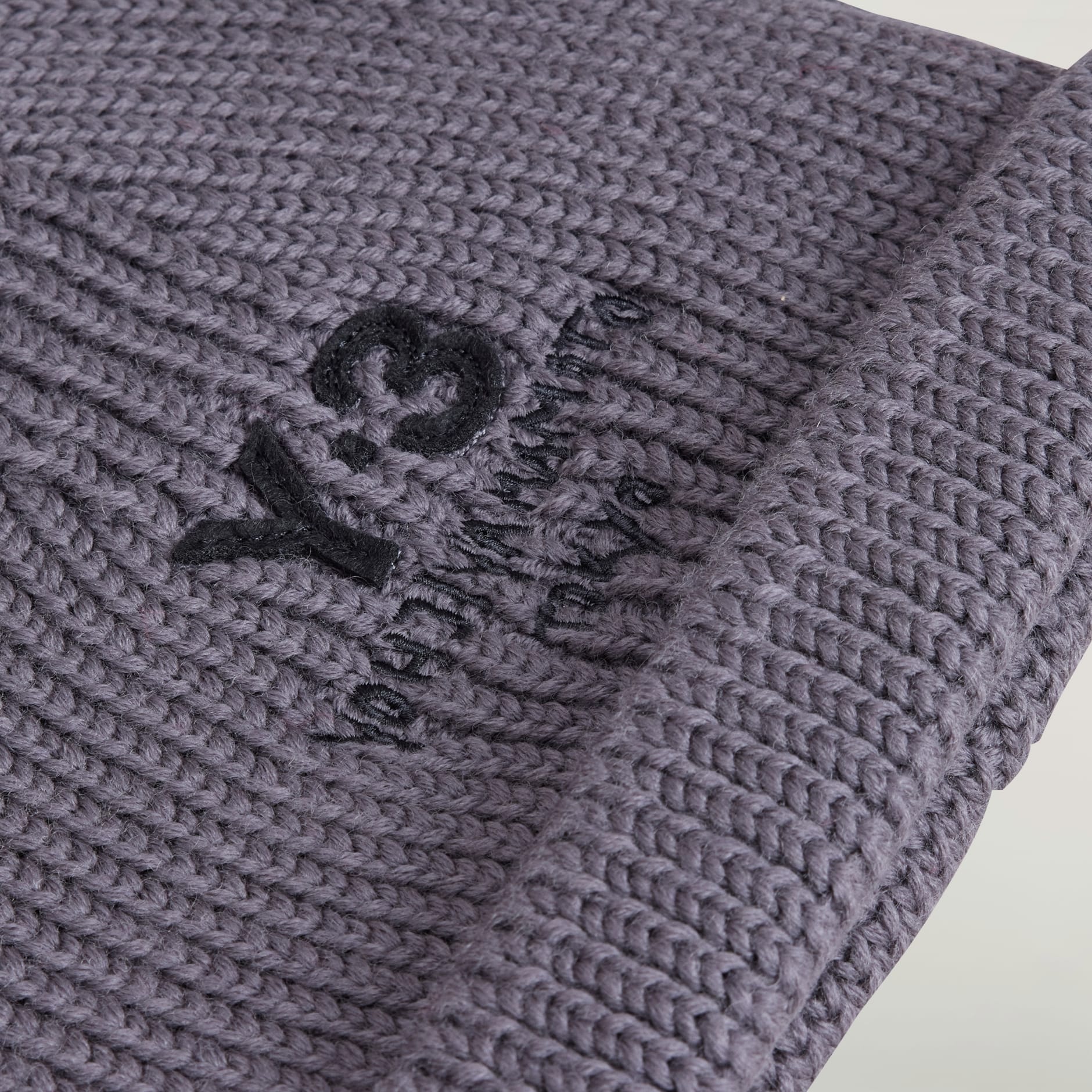 Căciulă Y-3 din tricot gros