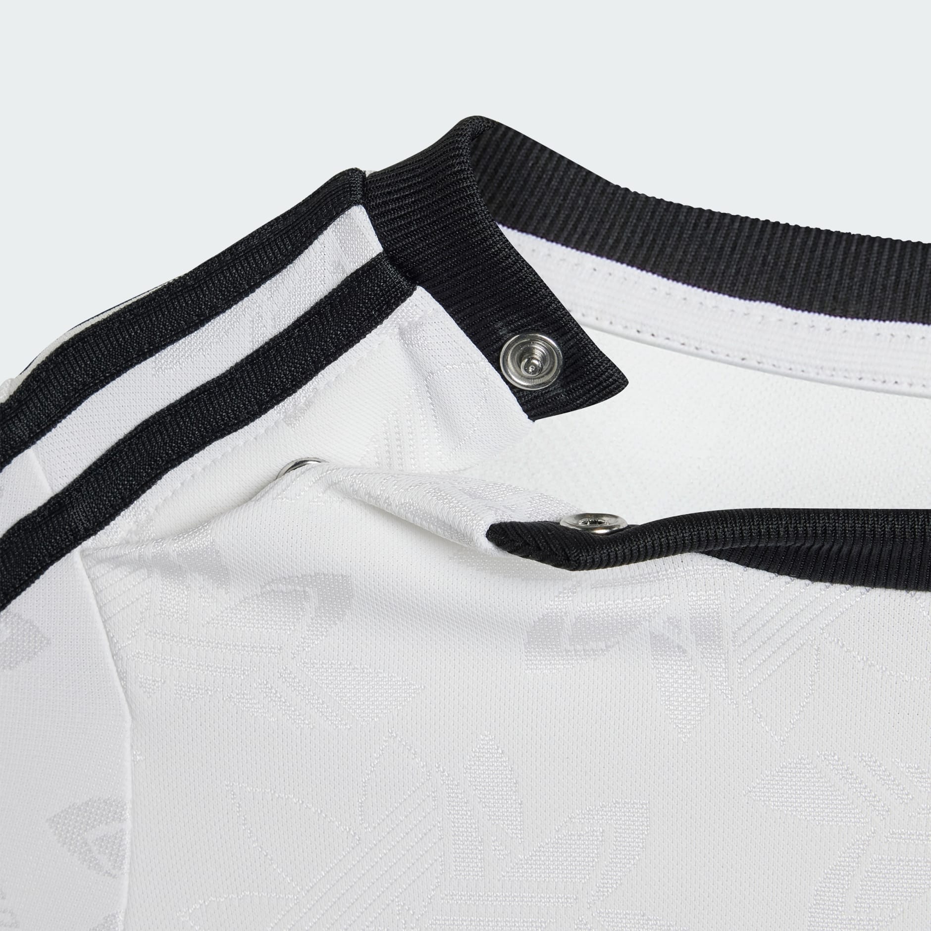 طقم تيشيرت وشورت للأطفال