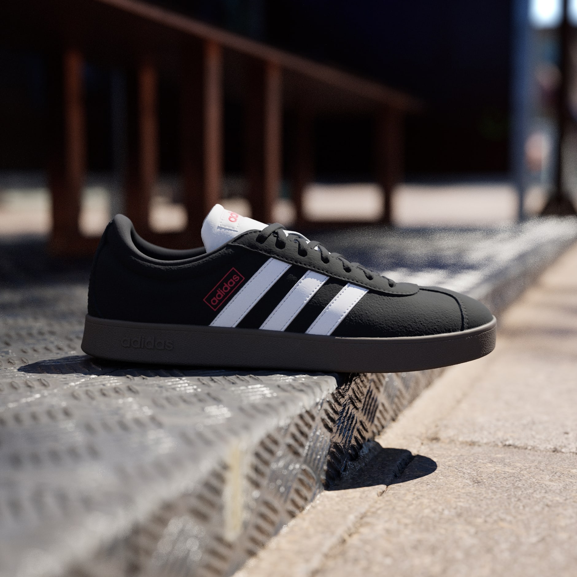 VL Court Classic Shoes