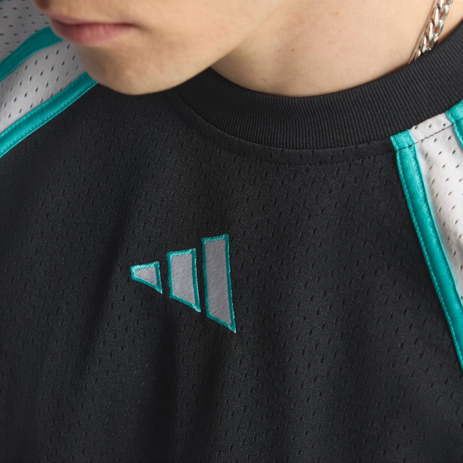 MERCEDES - AMG PETRONAS FORMULA ONE TEAM LAS VEGAS LONGSLEEVE TEE MEN