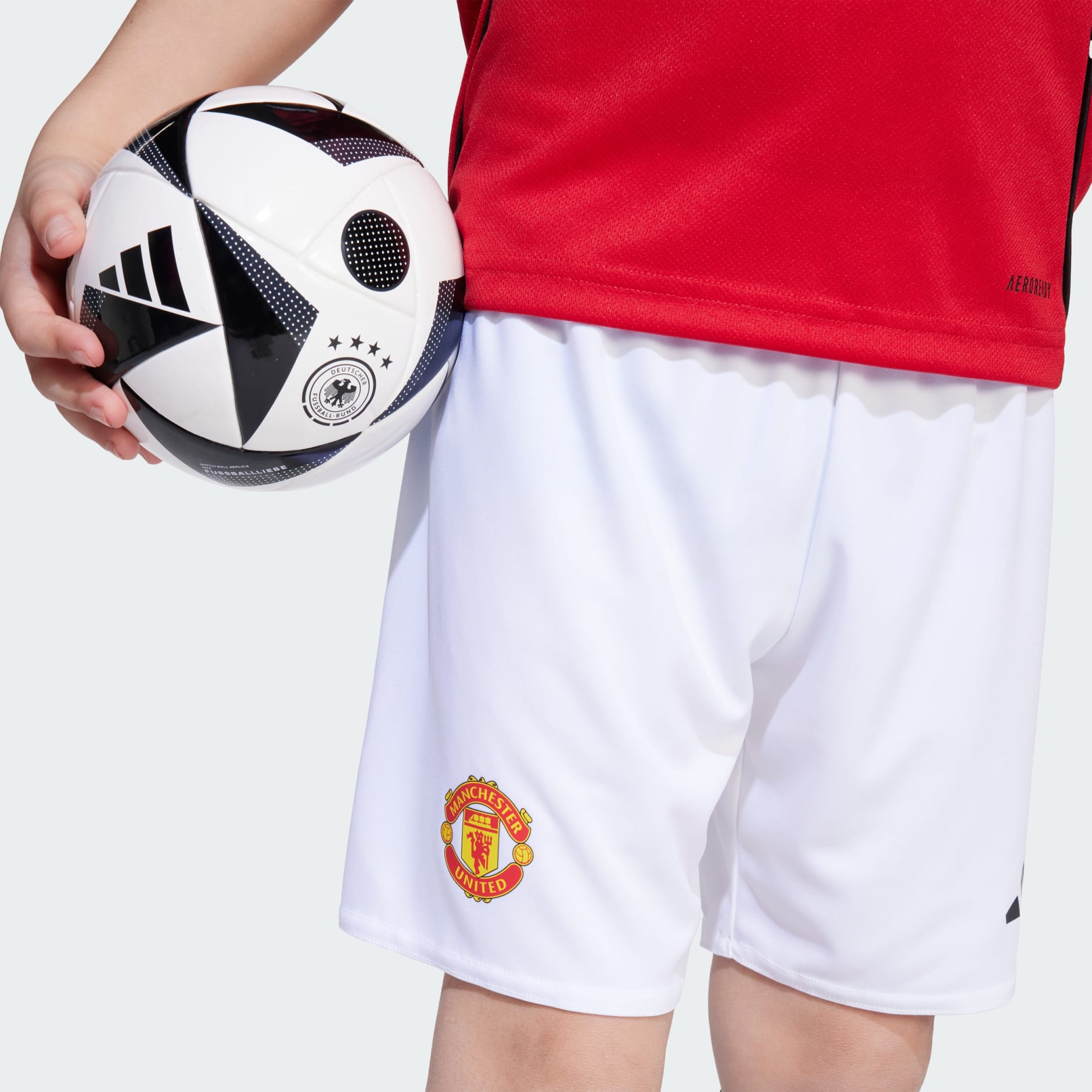 طقم مانشستر يونايتد الأساسي للأطفال لموسم 2025/2026