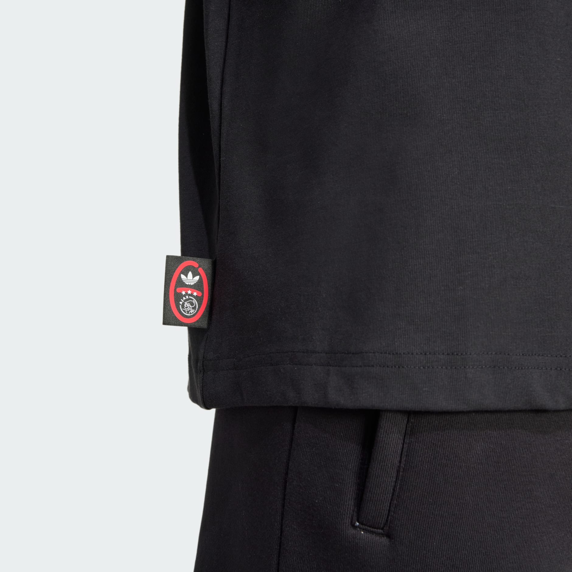 Tricou cu m&acirc;necă lungă cu imprimeu Ajax Amsterdam