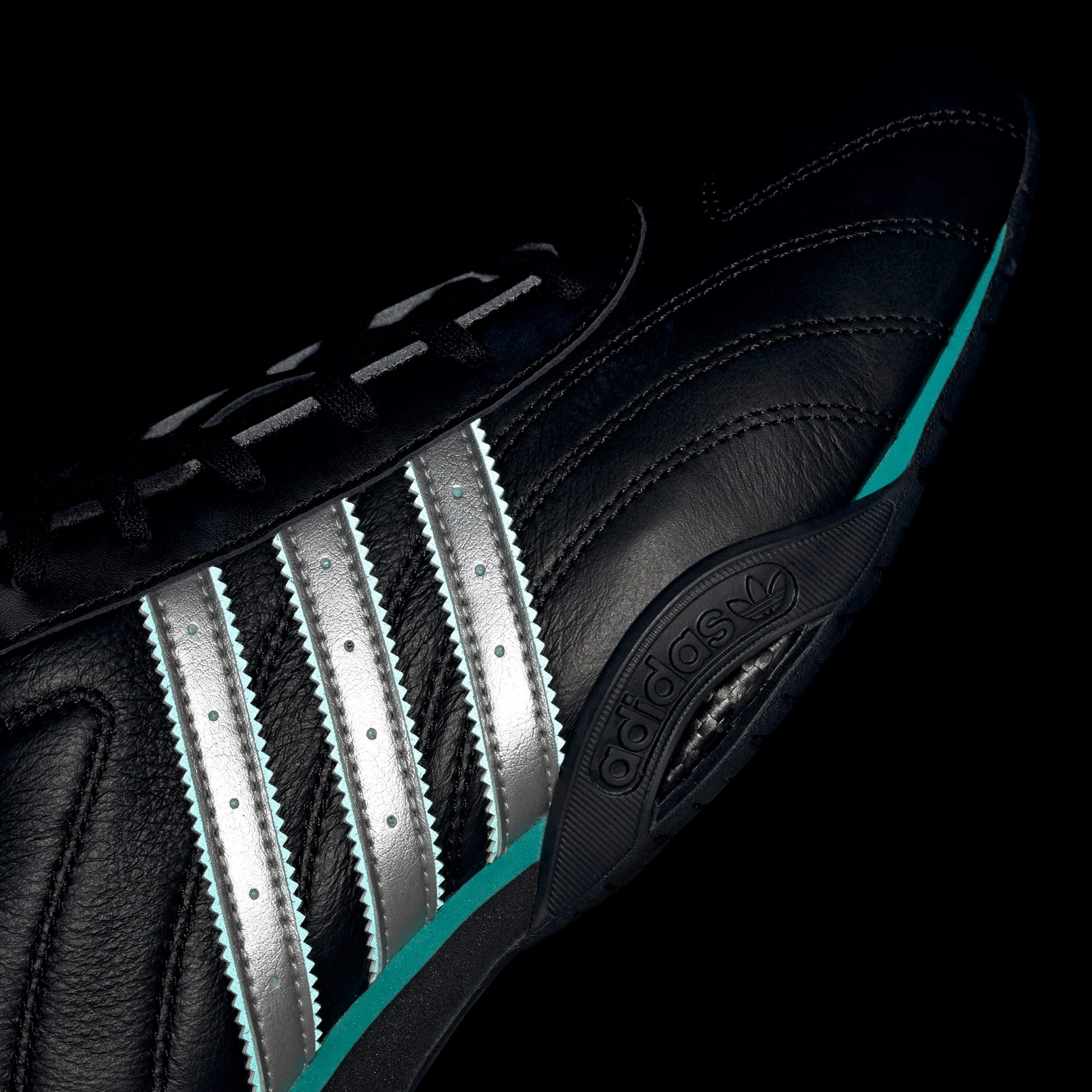 ADIRACER LO MERCEDES AMG PETRONAS F1 TEAM SHOES