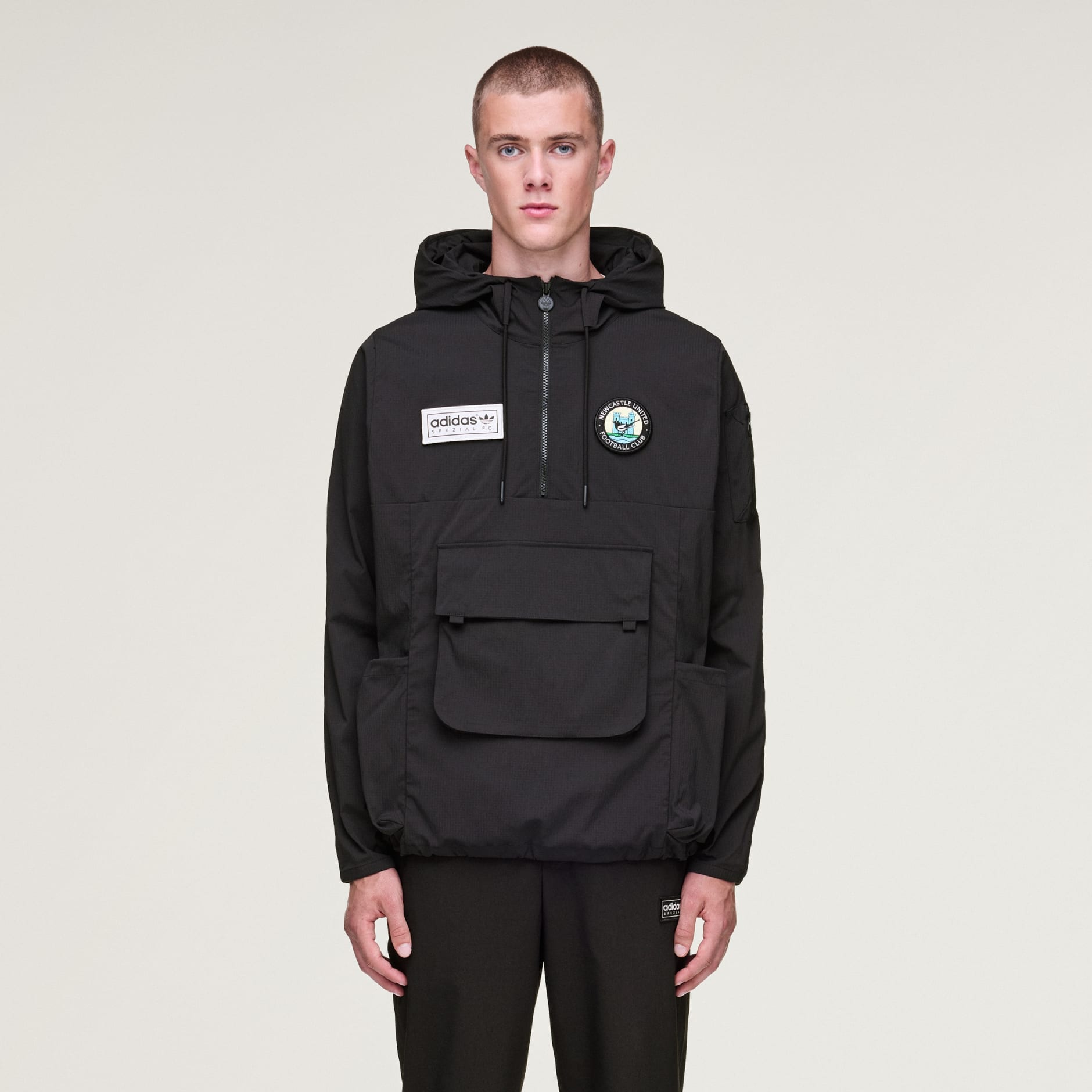 JACHETĂ NEWCASTLE SPZL F.C.