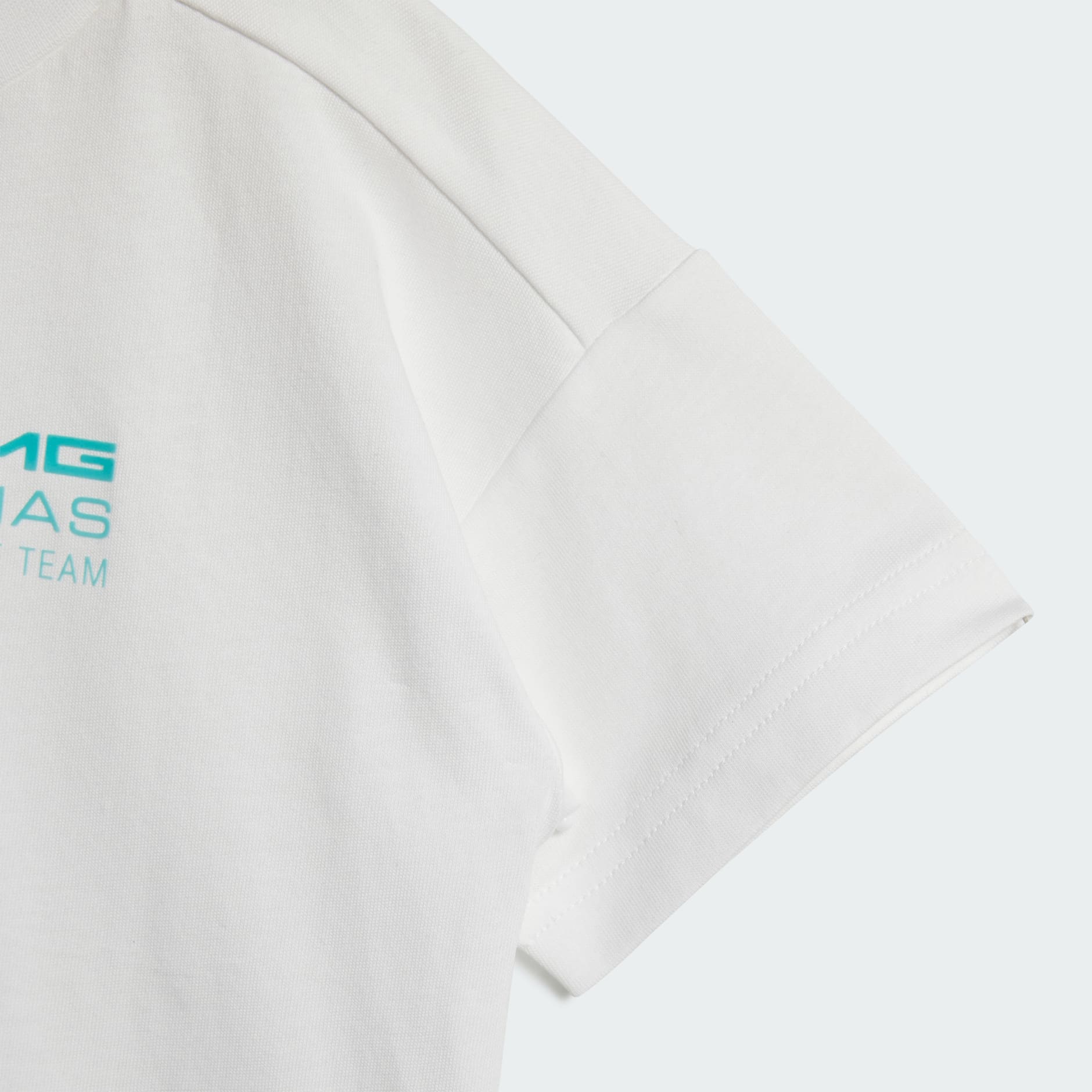 SET JOGGER CU M&Acirc;NECĂ SCURTĂ MERCEDES - AMG PETRONAS FORMULA ONE TEAM DNA PENTRU COPII