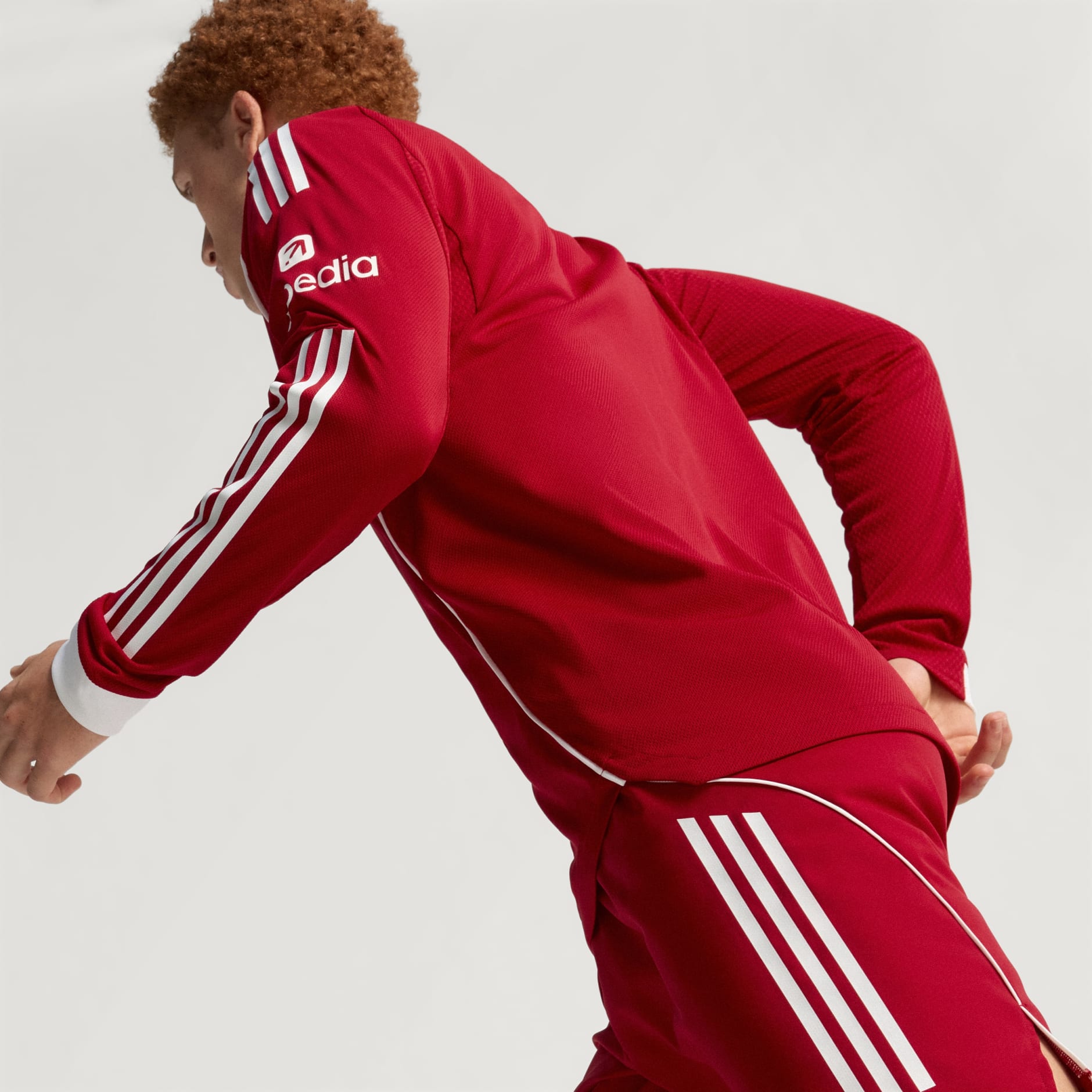 tricou autentic cu m&acirc;necă lungă Liverpool FC 25/26 pentru meciuri pe teren propriu