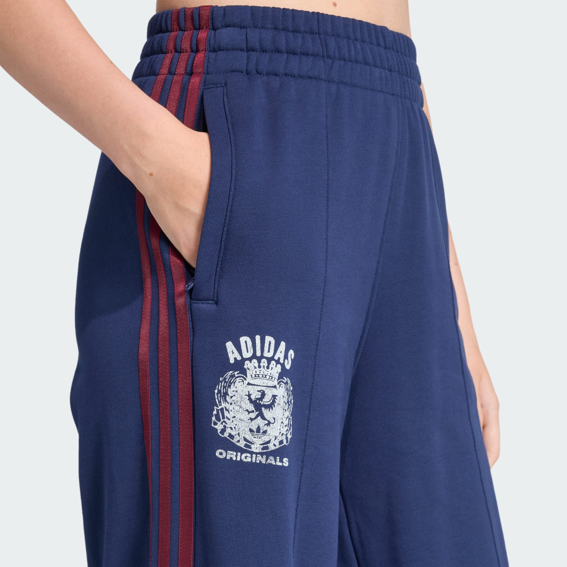 بنطال GRAPHIC CREST WIDE LEG