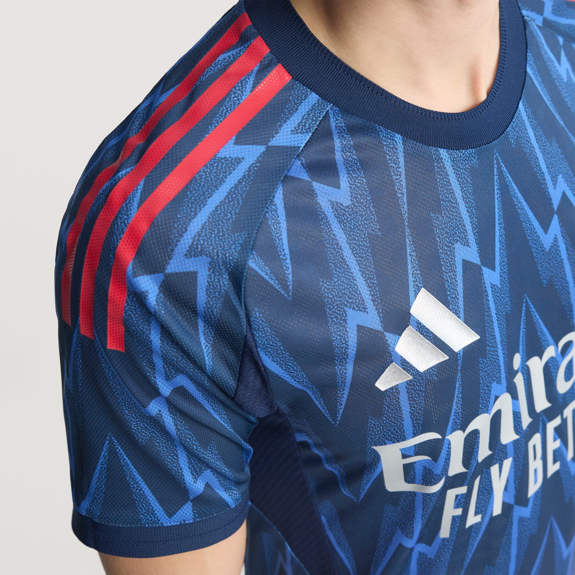 阿仙奴25/26 落場版作客球衣- 藍色| adidas香港官方網上商店