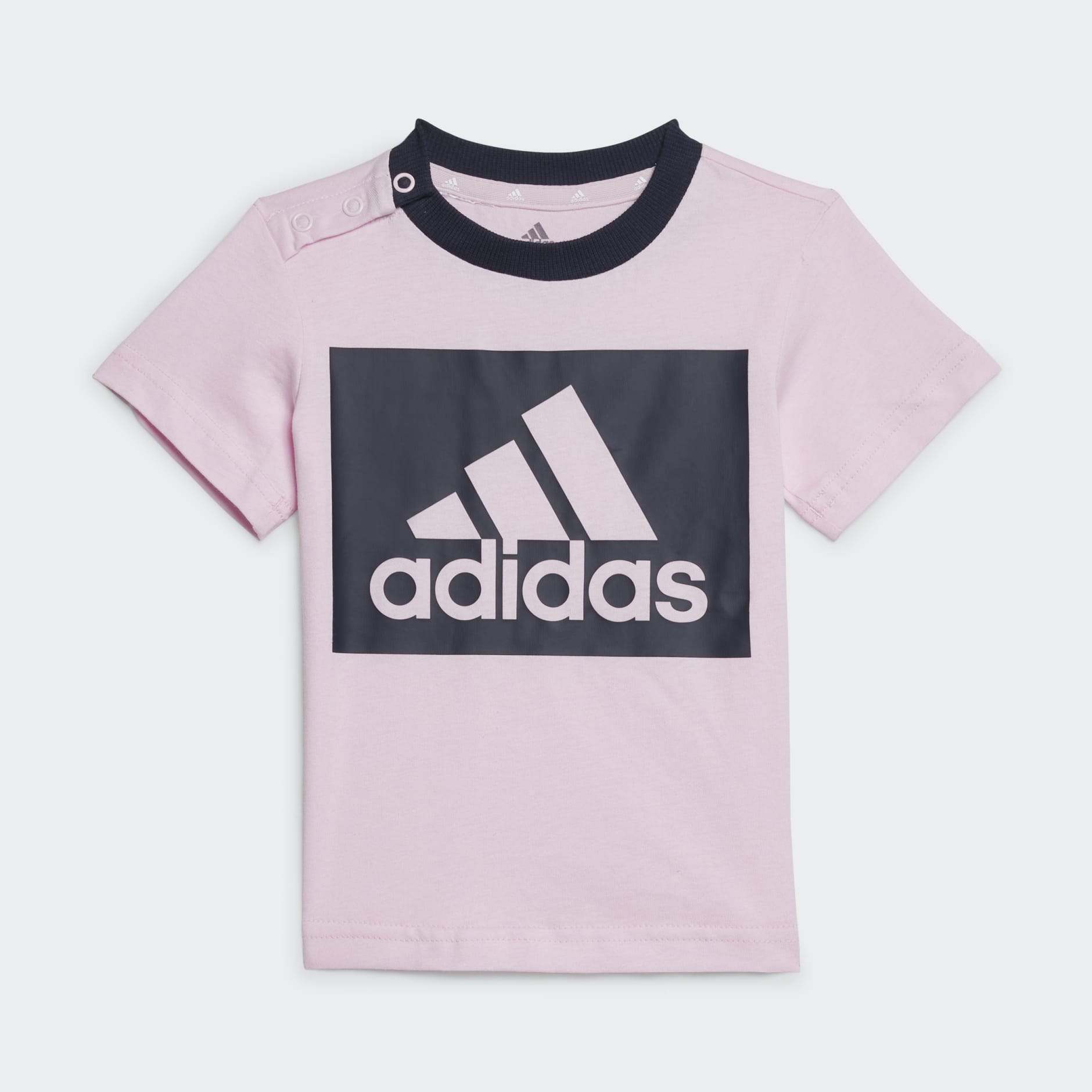 Conjunto Camiseta y Shorts Essentials