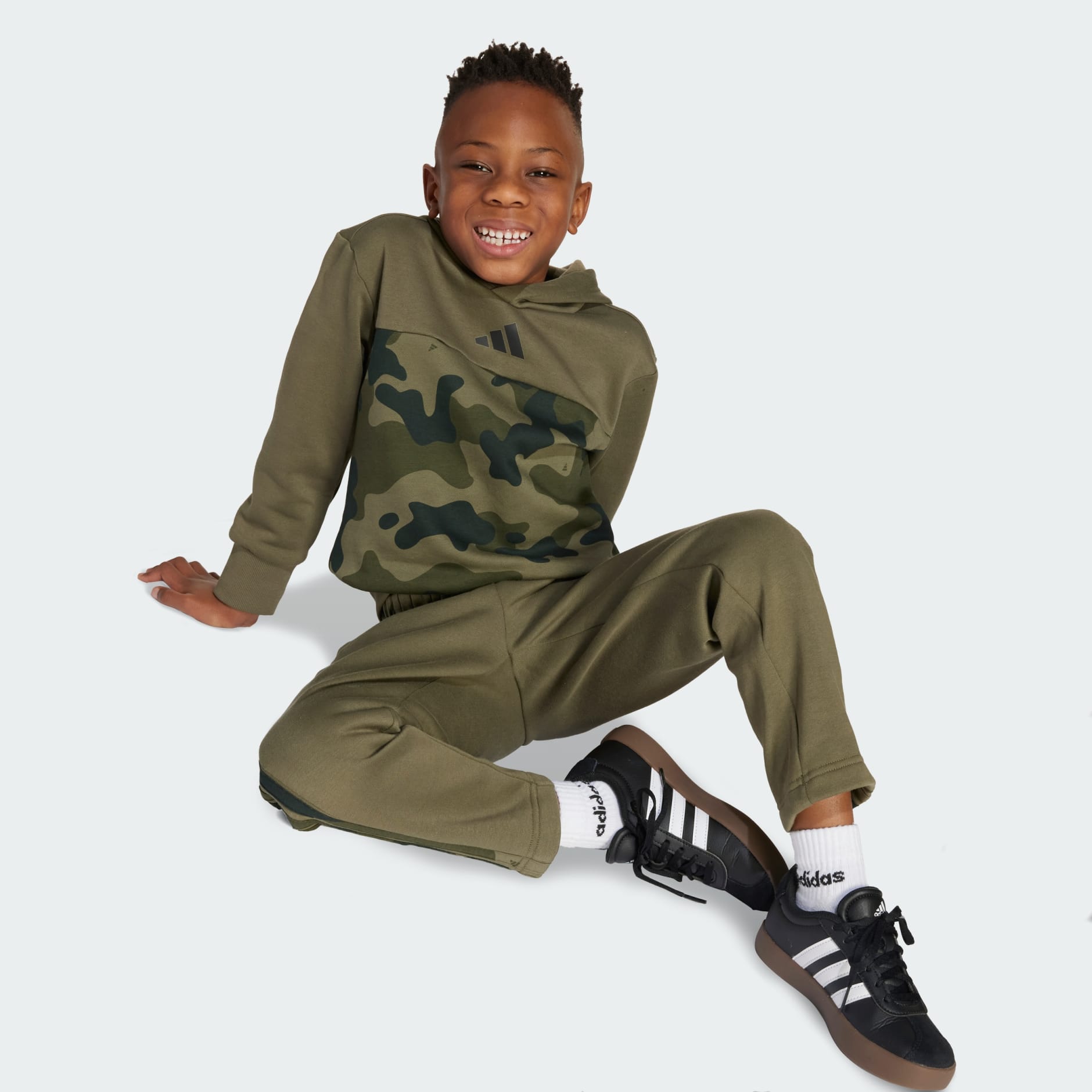 Set jogger din fleece Seasonal Essentials cu imprimeu camo pentru copii