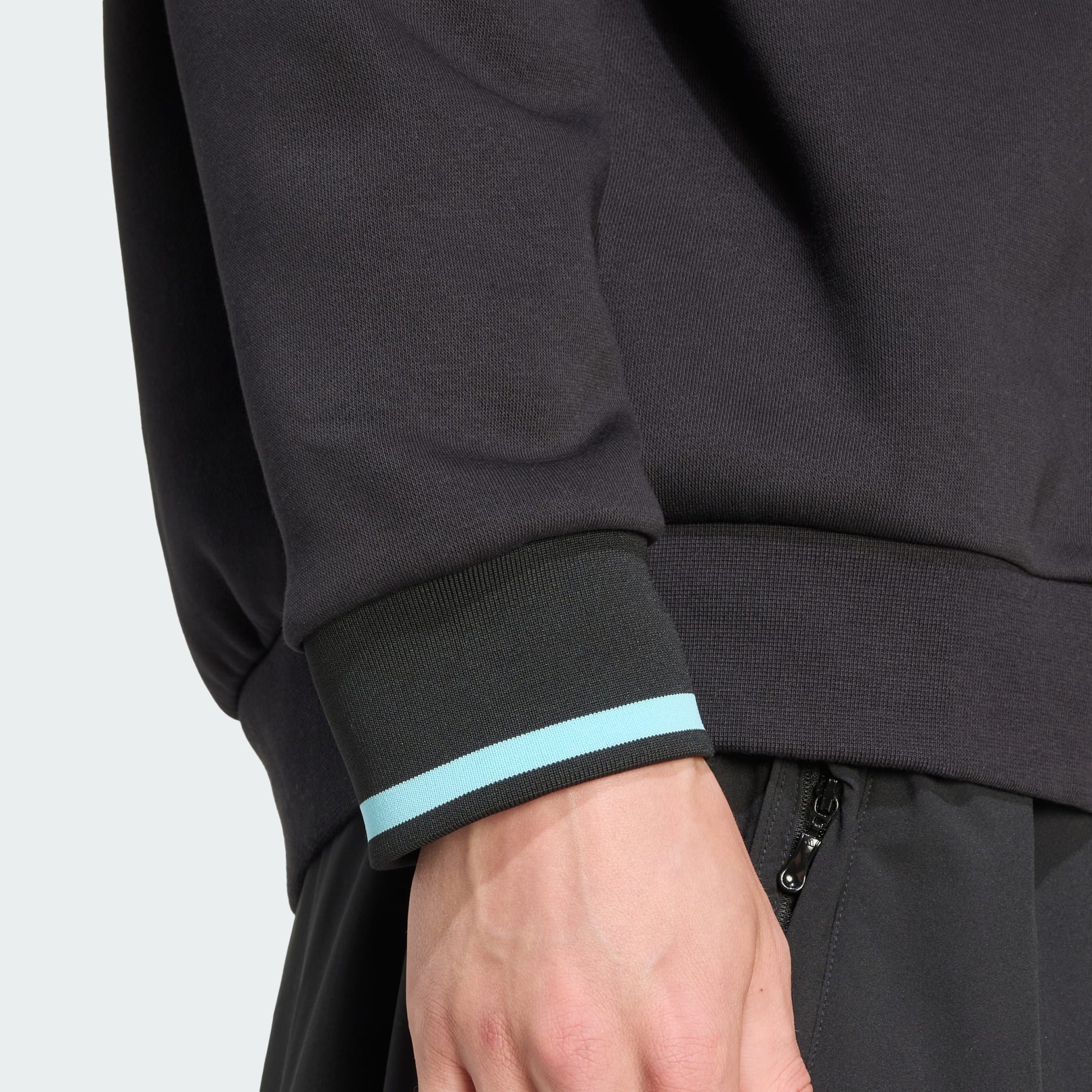 Hanorac cu guler rotund și siglă