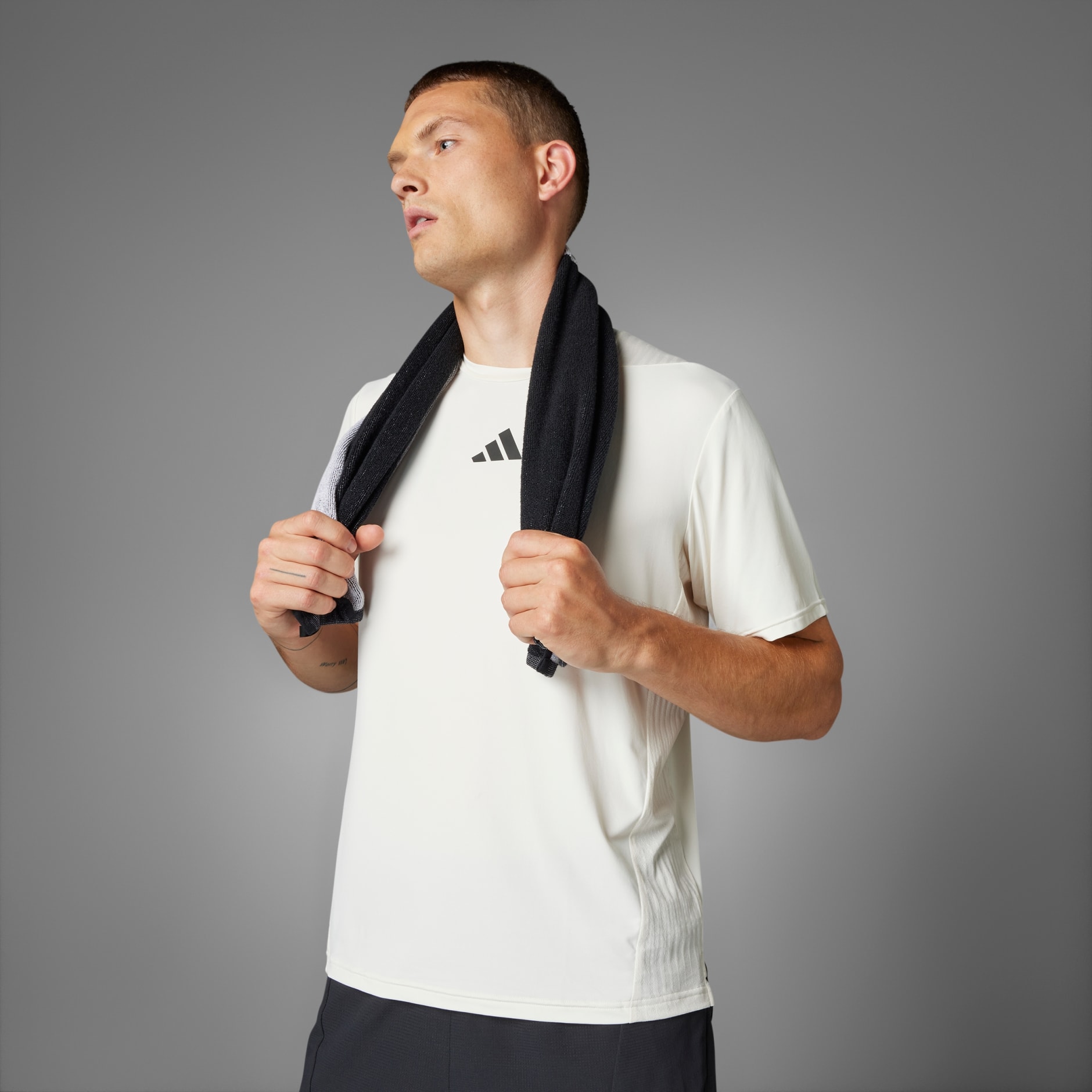 專為高強度訓練而設計的 T 恤