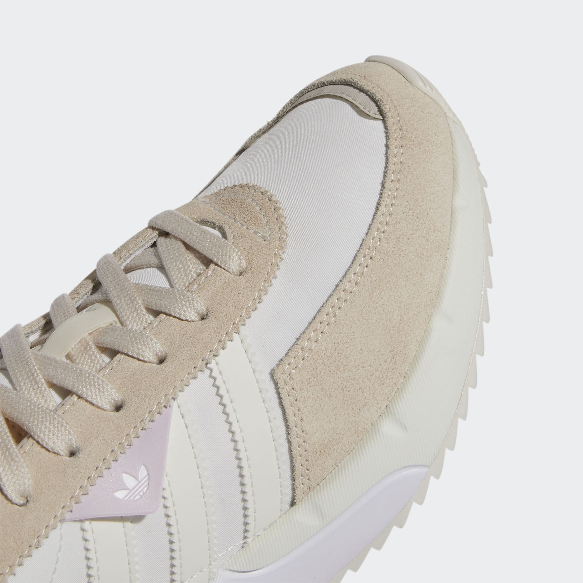 Retropy F2 Shoes