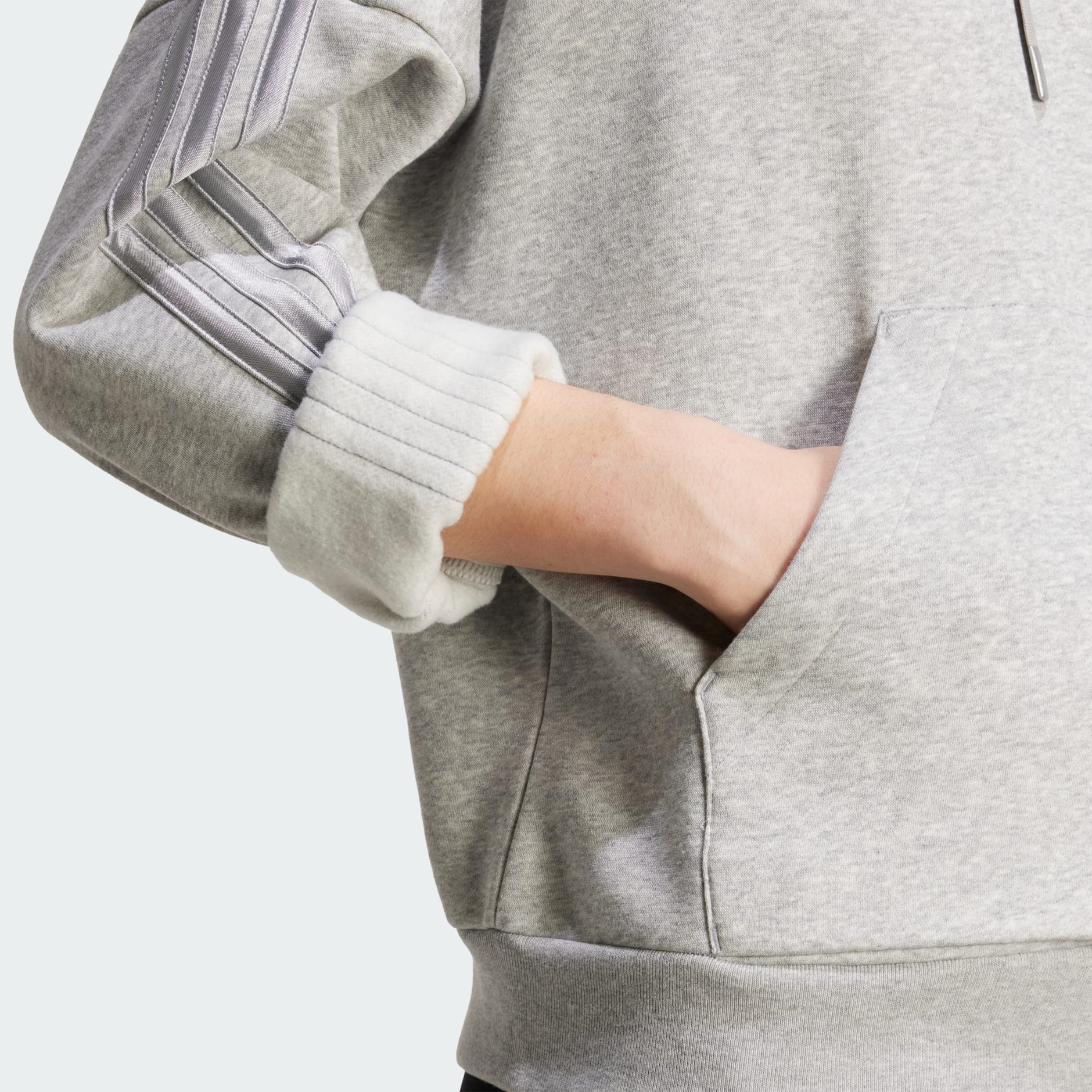 هودي من الصوف بالخطوط الثلاثة للعطلات.