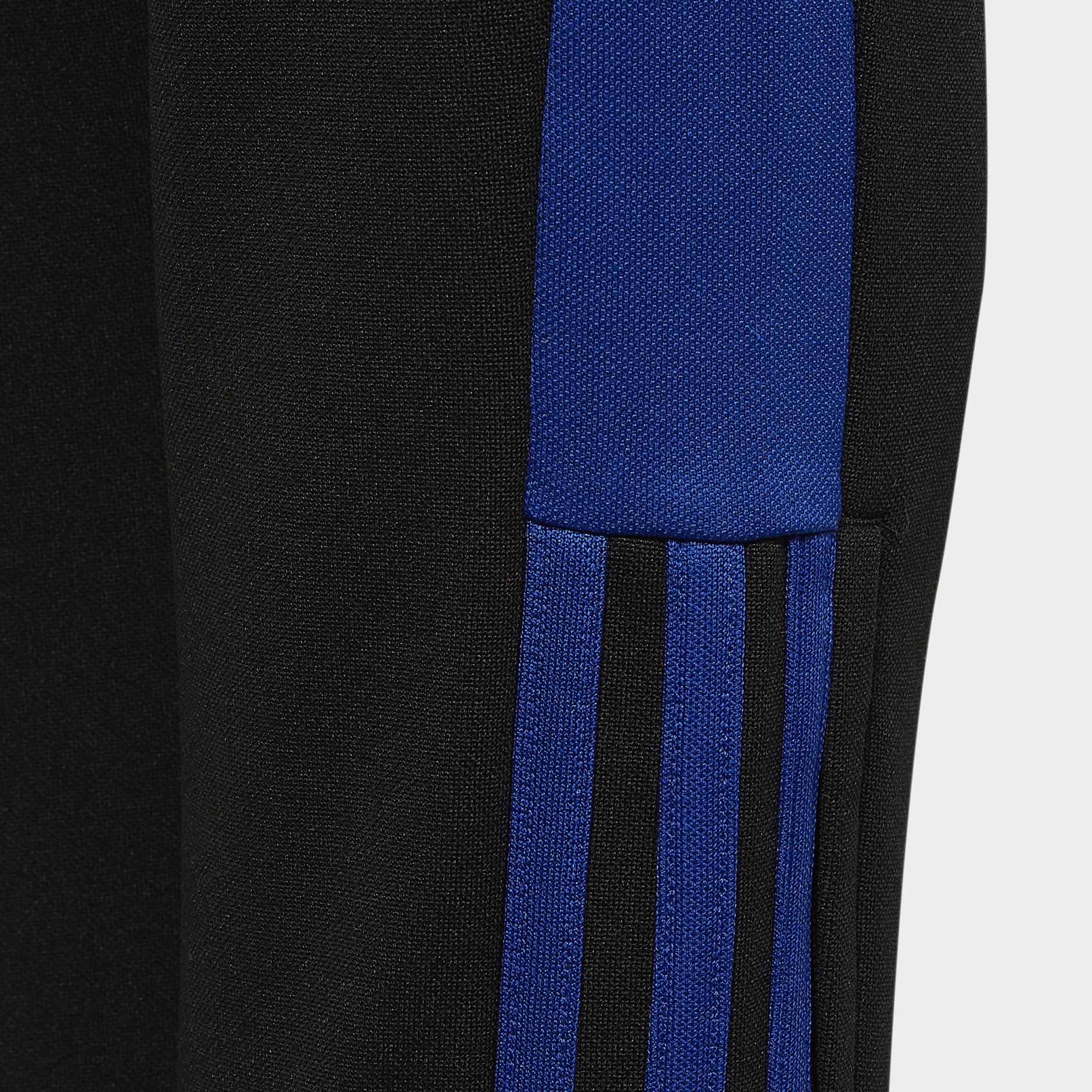 Tiro Essential Pants
