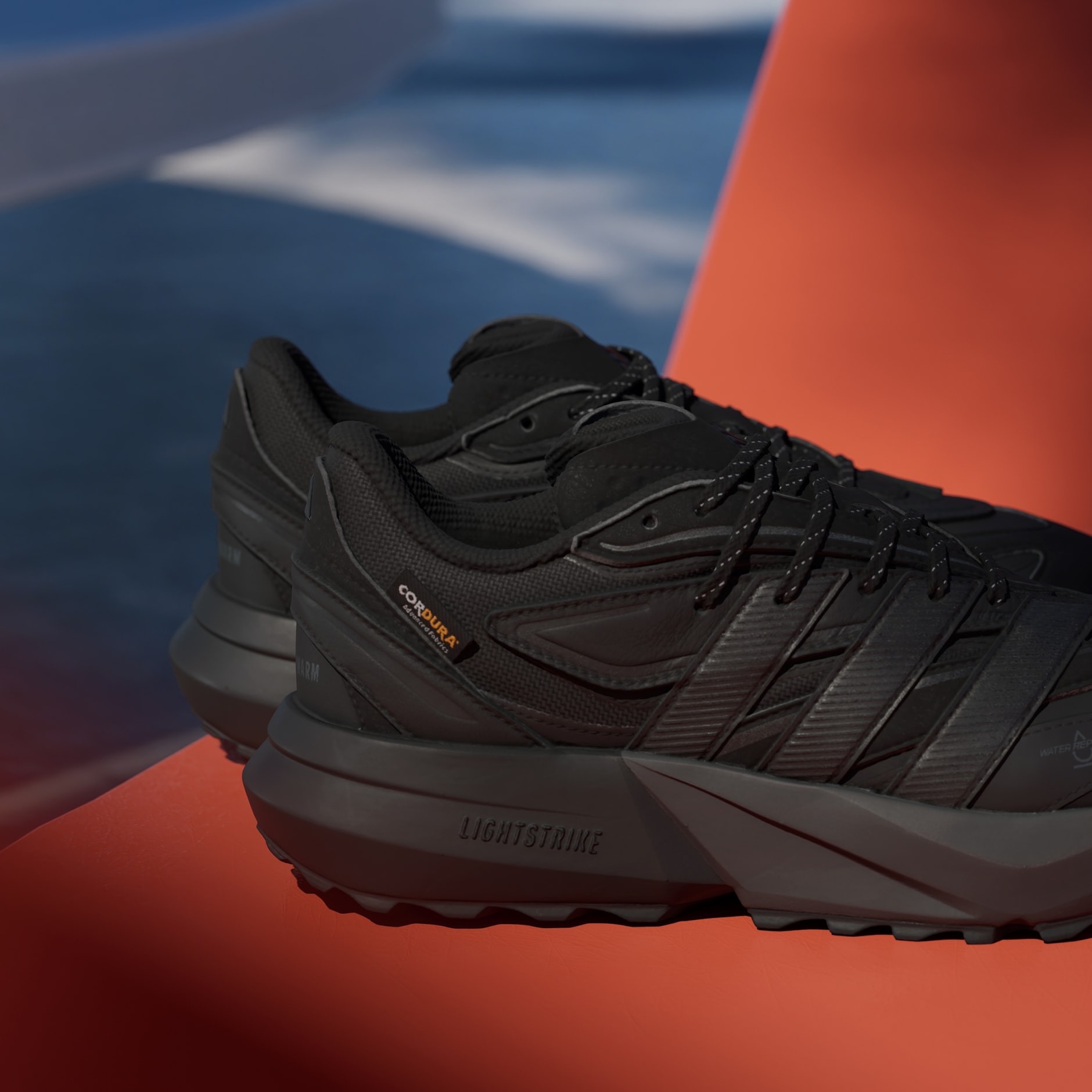 Lightblaze ATR 鞋款