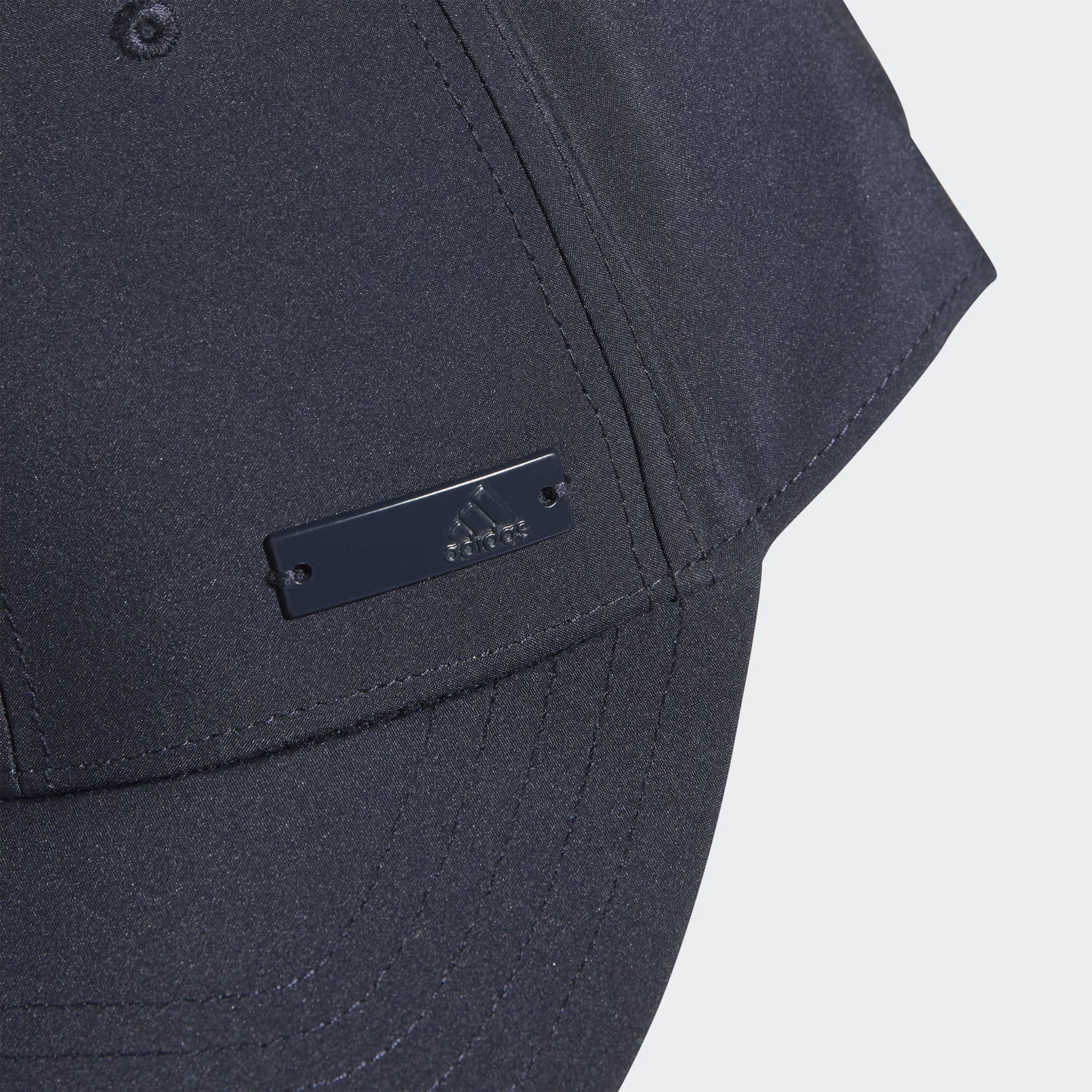 Gorra de Béisbol Liviana Logo Metálico