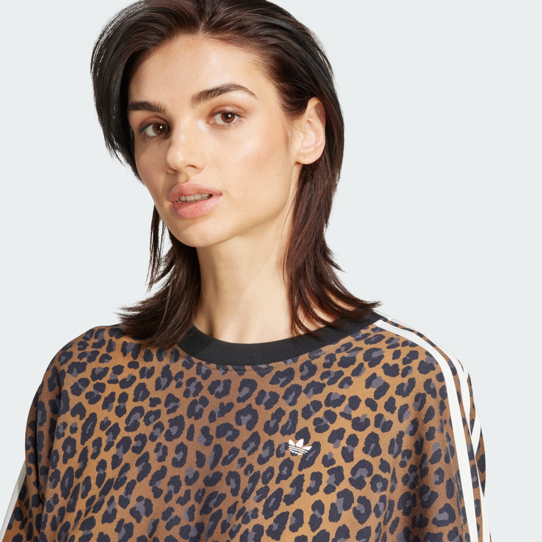 Bluză de trening cu guler rotund și imprimeu leopard