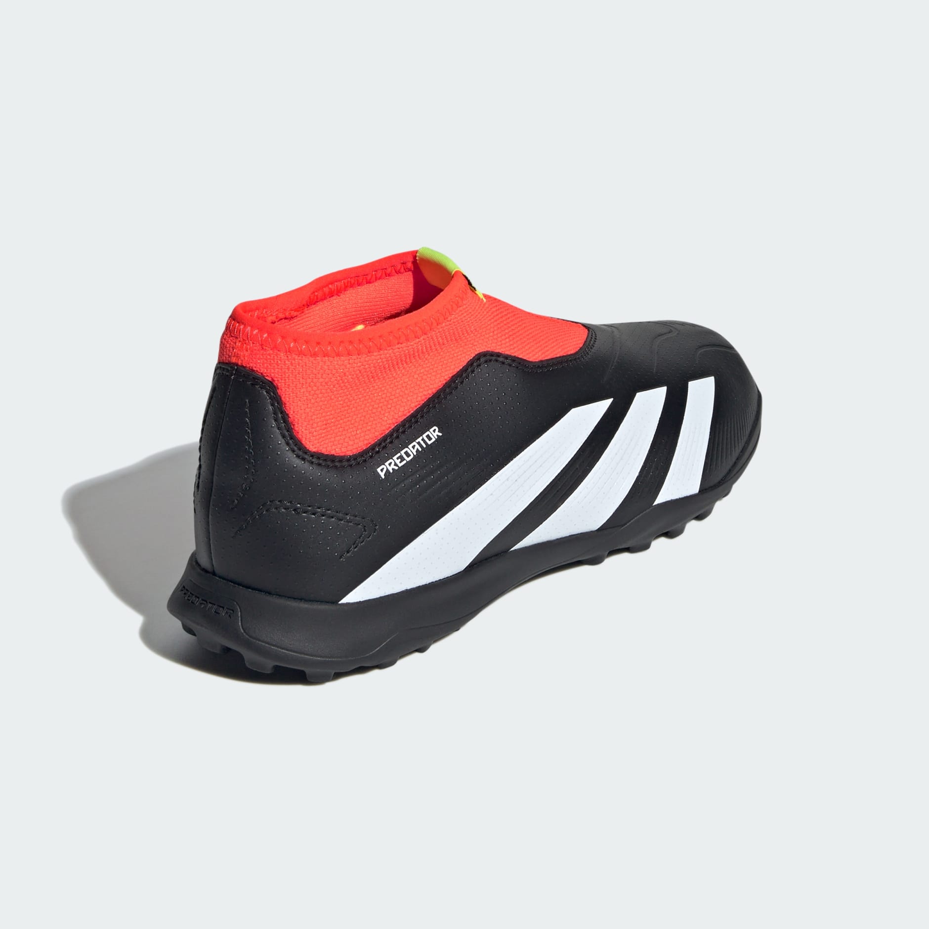 حذاء Predator 24 League Laceless Turf