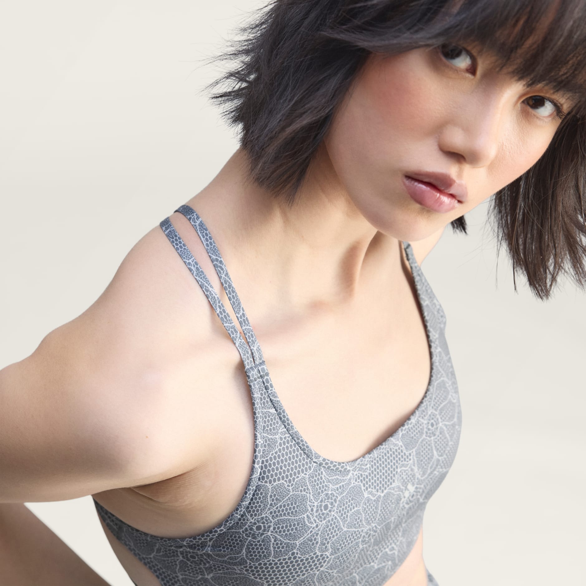 Bluză scurtă adidas by Stella McCartney Running Printed Mini