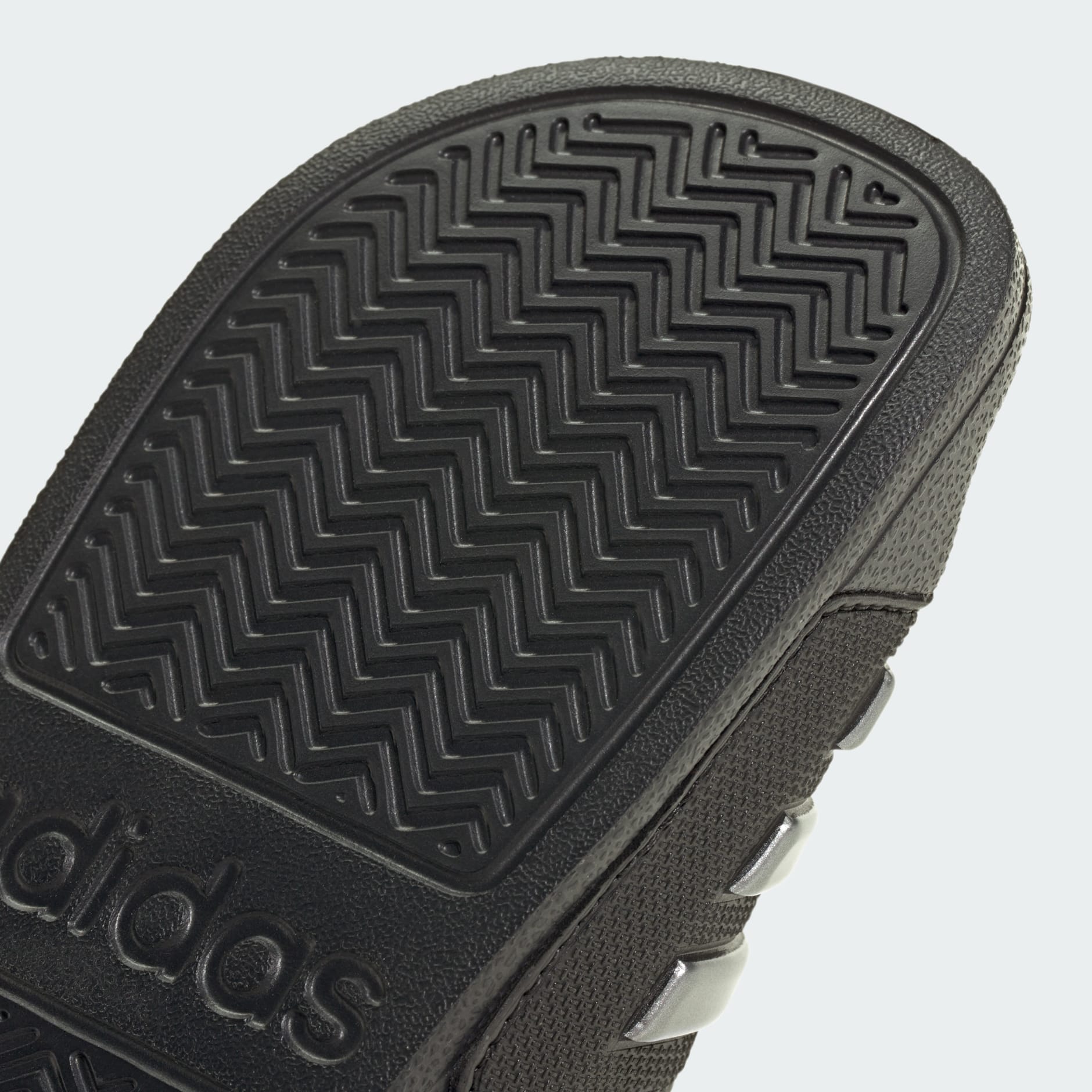 ADILETTE SHOWER SLIDES