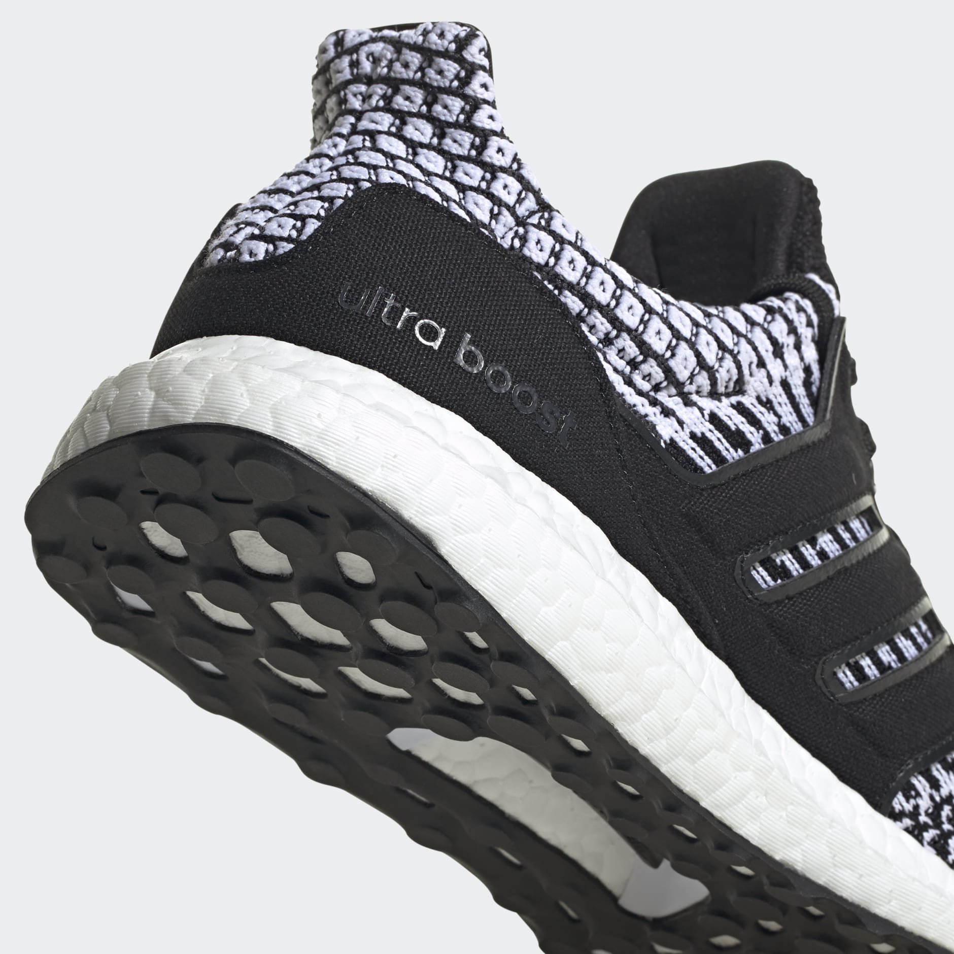 Ultraboost 5.0 DNA Shoes