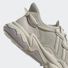 White hot sale adidas ozweego