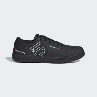 Farbe: Core Black / Cloud White / Cloud White