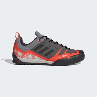 Kód farby: Grey Five / Core Black / Solar Red