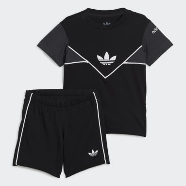 ชุดเสื้อยืดและกางเกงขาสั้น Adicolor