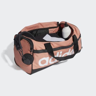 Sportswear Röd Essentials Duffel Bag