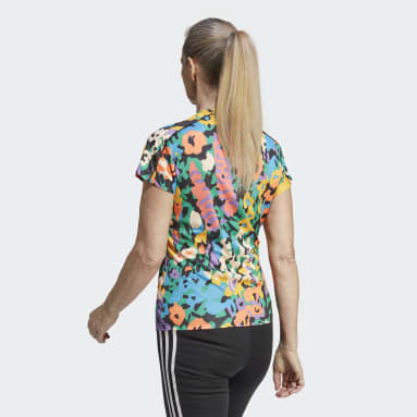 Polera AEROREADY Train Essentials Logos Mínimos Cuello En V Estampado Floral Negro Mujer Training