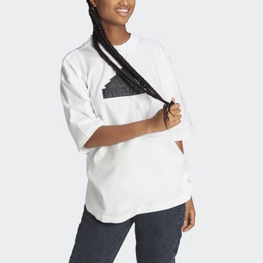 Camiseta Future Icons Badge of Sport Boyfriend Blanco Mujer Sportswear