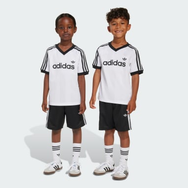 ชุดเสื้อยืดและกางเกงขาสั้นผ้าเจอร์ซี่