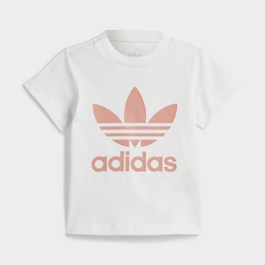 ชุดเสื้อยืดและกางเกงขาสั้น Trefoil